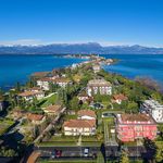 Exclusive penthouse on the peninsula of Sirmione
