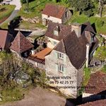 Vallée Dordogne: Sur une hauteur avec jolie vue! Maison de caractère avec grange et 2 terrasses. Grande cave. Terrain boisé 3000 m2