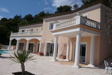 Elegant modern style style villa, with à splendid view of the sea and the Lerins islands. Luxurious fittings. Lift Large terrace and swimming pool. 4 bedrooms with 4 bathrooms Garage for 3 cars and basement storage rooms For information or to organis...