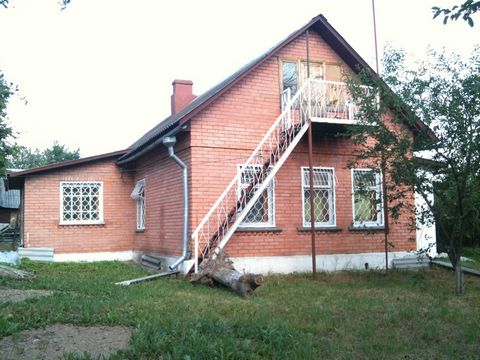 MO, Simferopol highway, 40 km from Moscow, the center city, Chekhov Str. ,2-Storey wooden house. The house is situated on a plot 11 acres, the correct form, is coated with bricks, floor area-120 square meters. All communications in the home. Infrastr...