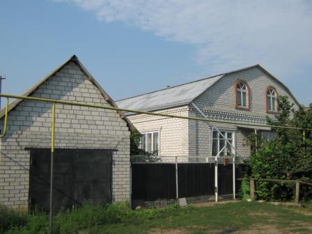 Krasnodar region, St. Temirgoevskaâ, 120 km from Krasnodar and 170 km from Black Sea coast. Sell the private, residential, two-storey house, blocky, covered with silicate brick, with a total area of 262 m2 living area 151 m2. The building was constru...