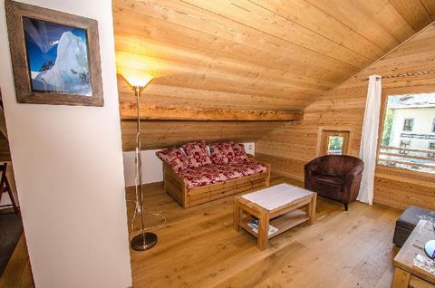 The cottage Campanella is situated at 100m from the centre of the ski resort of Chamonix. Ski slopes are at 350m. You will be near main shops ans services of the resort, at around 100m from the house. Apartments are well equipped and elegantly decora...