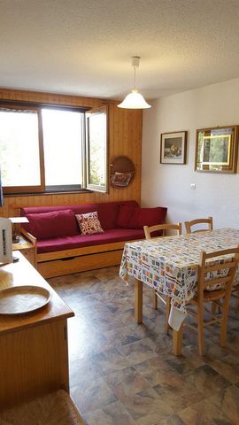Residence La Corniche is located Route de la Buidonnière in a quiet area, about 500 meters from the skilifts. There is a free skibus to the skilifts. You'll find a common carpark just in front of the residence . N°8 - F6 on resort map. Surface area :...