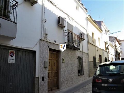 Here´s a chance to buy a ready to move into 4 bedroom, spacious, 342m2 build town house in the middle of Alcaudete in the Jaén province of Andalucia, Spain which is only an hour and three quarters from Malaga Airport. The street has an elegant look w...