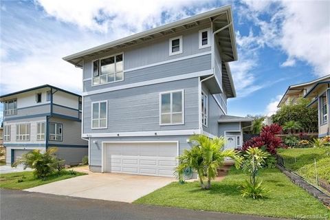 Welcome Home to this beautiful 3 beds 2.5 baths, thoroughly renovated home with a stunning Diamond Head and Ocean Views, in Great Neighborhood. 1982sqft Living space plus a Large Basement for workshop and or storage. Split AC throughout with Solar Ph...