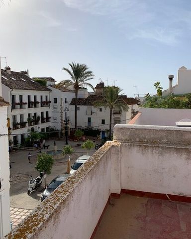 Located in the one of the most sought after square in Marbella Historic center. The property consist in 2 properties: 1.- Plot 98 sqm Built 121 sqm 2.- Plot 68 sqm Built 120 sqm In the area it is allow to built 3 levels plus the 50% in the roof terra...