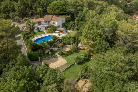Set in Roquefort les Pins on a dominant position, this ravishing provencal style residence combines enjoyable privacy with proximity to the shops located only 4 km away. Encircled by natural zones and a private park that features a stunning pool, the...