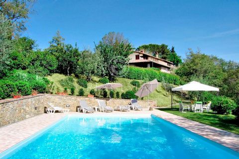 Casale dei Ritratti, is a beautiful stone farmhouse with panoramic views over the green hills of Monte San Savino. The property covers an area of 350 sqm on 3 levels. The property is accessed via a gravel path within the delightful garden that surrou...