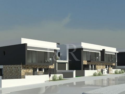 Brand new 4-bedroom villa for sale in Sobreda, located in a quiet residential area close to the beaches of Costa da Caparica and 20 minutes from the centre of Lisbon. Under construction project with the possibility of choosing finishes in Sobreda, th...