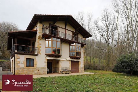 IPARRALDE IMMOBILIER is pleased to present this spacious and magnificent modern house, located on a plot of 2000 m2, in Narbarte, right next to the famous mediaval bridge. With stunning views of the Bidasoa River, this property was built in 2003 with...