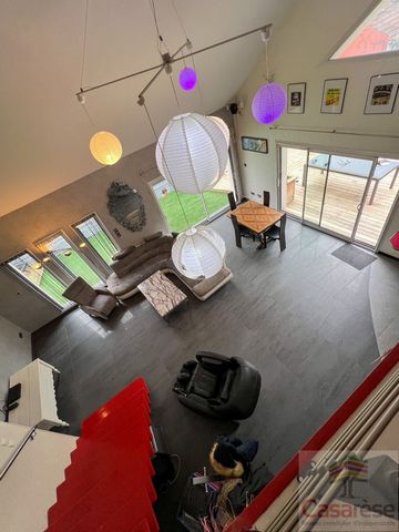 Architect-designed house from 2012, pleasant to live in, located in the heart of a 667 m² enclosed plot of land not overlooked. Construction on 2 levels plus basement, decorated with a pleasant modern facade with balconies and terraces including a ja...