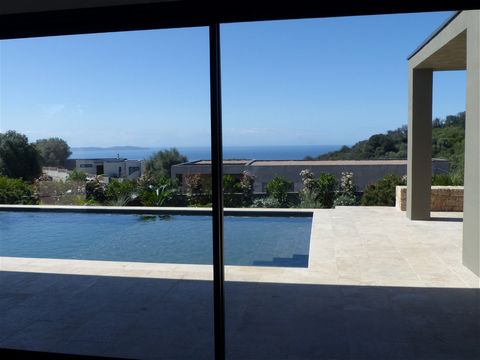 On the heights of Ajaccio we are pleased to present for sale in a secure residence, a charming contemporary villa of 126m2 with beautiful sea view, swimming pool of 8.50x3, terrace of 53m2 built on a pleasant wooded and fenced garden of 1200m2 approx...
