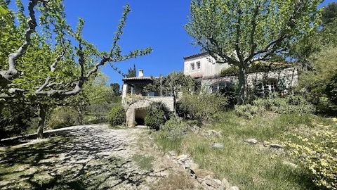 Alpilles Sud: Nestled in lush greenery between olive trees and pines, come and discover this house with its great potential. The house of excellent construction approximately 170 m2 of living space on basement, with beautiful volumes, exposed stone f...