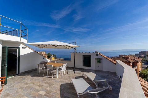 Porto Santo Stefano, Via Panoramica Located in one of the most panoramic areas of Porto Santo Stefano, this penthouse is the optimal solution for those looking for a house with a beautiful sea view without giving up the convenience of walking to the ...