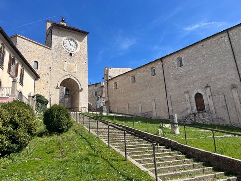In the picturesque Monteleone di Spoleto, we offer for sale a charming independent apartment of approximately 40 square meters. Its strategic position, in a quiet historic village, offers an atmosphere of peace and relaxation, far from the chaos of t...