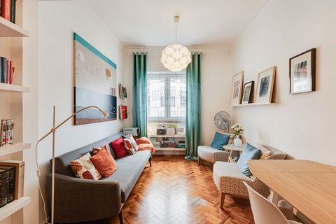 Description 1 BEDROOM APARTMENT CAMPO DE OURIQUE In one of the most emblematic neighborhoods of Lisbon, Campo de Ourique, you will find this excellent apartment, completely refurbished including plumbing and electricity. With all kinds of commerce an...