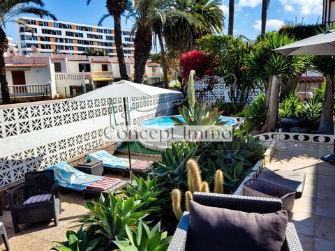 The well maintained townhouse is located in the heart of Playa de Las Americas, just 500 m from the sea, but very quiet and idyllic right next to a small park in a green oasis. The house was designed and built by a German architect and has a lot of p...