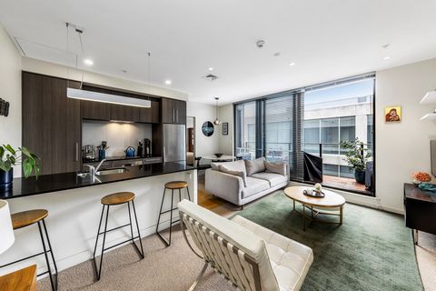 Here's brilliant, stylish, city-side, pet-friendly, lock-up and leave living. With entertainment options on your doorstep and transport options just metres away, it really is a wonderful solution for first home buyers and empty nesters alike. The two...