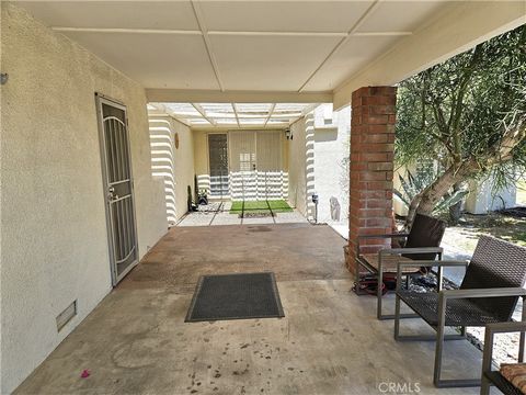Opportunity knocks again! Nestled in one of the most sought-after communities in south Palm springs. The Fairways, a low density and very well stablished resort like to enjoy winter or summer. This gem is in need of light cosmetic work, waiting for t...