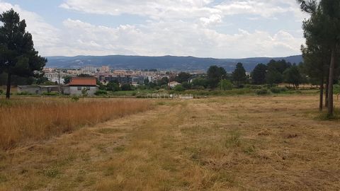 Land for construction of two houses with an implantation area of 350 m2, very close to the city center of Chaves. Chaves is a city where the river Tâmega flows, with several monuments and remains from Roman times, which left us with 2000-year-old spa...