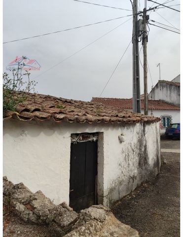 Na localidade de Olho-Marinho, Óbidos encontra esta pequena adega para recuperar e fazer uma moradia de férias ou lazer. Visite. Categoria Energética: Isento #ref: ...