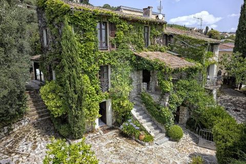 Rare!! In the heart of a real green setting, let yourself be seduced by this splendid house (approximately 180m2) of character which embodies the very essence of Provençal charm. Nestled in a dominant position and enjoying absolute calm, this excepti...