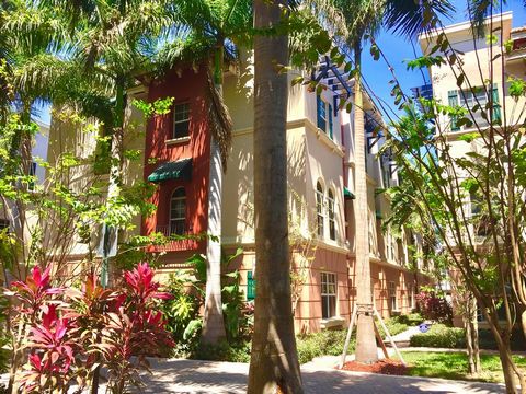 In the heart of Ft Lauderdale, stylish Tuscany tri-level 3 bedroom, 3 1/2 baths, built 2006, impact windows, new A/C, new roof(20k assessment paid by seller at closing or buyer purchase at $509k & takes over the assessment financing), 100% tiled, woo...