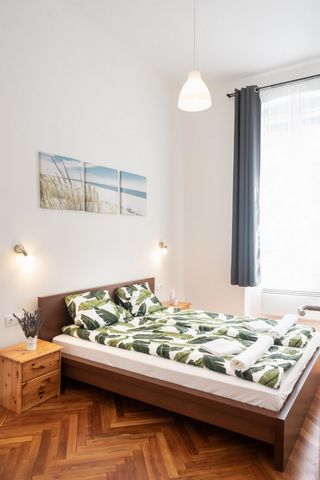 Lovely 2 bedroom apartment in the main city center with AC. Fits for 6 people. Spacious, well equipped, modern and stylish fully renovated flat. We have a double bed, a sofa for 2 people and two single beds. It is ideal for a family or friends too. W...