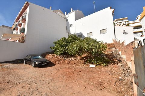 Opportunity of urban plot of land in the heart of Benalmadena village, close to the town hall and the municipal library. Given its location it is just a few minutes walk to public transport, restaurants, everything you need for day to day life. High ...