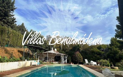 Charming Villa in Andalusian Finca style with guest accommodation, only 10 minutes walk from to beach, in Benalmadena Costa. This is a unique property, a world on it's own, set in an area with lot's of greenery. The main house has two bedrooms and tw...