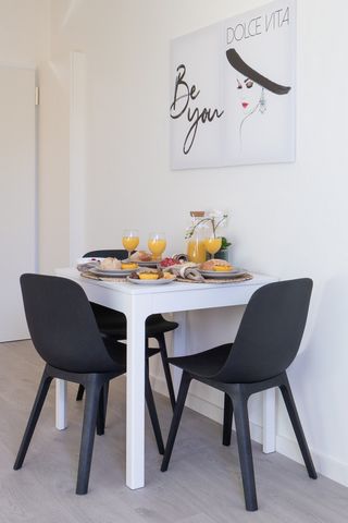 Live Like Local in the Heart of Porto! Cozy is the word that best described this apartment. With a Great Central Location and Near the Metro, in this apartment you will find the loody decoration that will all allow you to have an an UnforgetTable Exp...