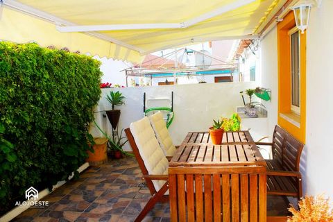Hillhouse is a typical little house in a village between Mafra and Torres Vedras. With a patio and a pleasant barbecue area to have a barbecue in the summer, this recently renovated traditional house is ideal for a relaxing stay. All amenities for an...
