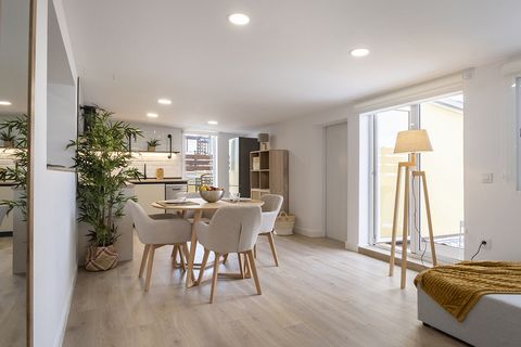 Excellent 1 bedroom penthouse apartment with large terrace in the center of Valencia. If you are a young professional, teleworker or digital nomad and you are looking for half-stay rental alone or accompanied, this is your ideal accommodation. Moonte...