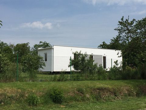 New modular home with a terrace, after agreement possible active use of part of the garden. The usable area of the house is 48 square meters, the terrace with garden furniture facing south has 12 square meters. The house has all basic equipment, TV, ...