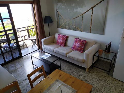 Cosy flat in a quiet and pleasant environment facing the sea. Ideal for those who want to discover the north of Tenerife. Close to the beach and the mountains. This comfortable flat is located in a quiet area close to restaurants where you can get go...