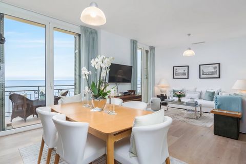 Offering a breathtaking view of the Mediterranean Sea and the Prince's Palace, this townhouse is ideally located near Monaco. Spanning three levels, it features a bright living space with a large lounge and a modern kitchen. The master suite, complet...
