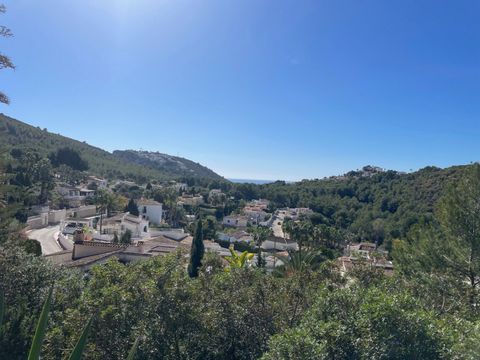 Building plot with sea views for sale in Moraira on the Costa Blanca of Alicante in Spain. Building plot with sea views for sale in Pozoblanco Moraira of 666 m2, no obligation to build with the owner, free choice of builder, electrical installation a...