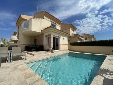 Totally Reformed 3 bed 2 bath detached villa with private pool. We are very excited to bring you this opportunity to purchase your dream home in a prime location. The villa is situated next to CDM sports centre at Playa Flamenca, and within 15 minute...