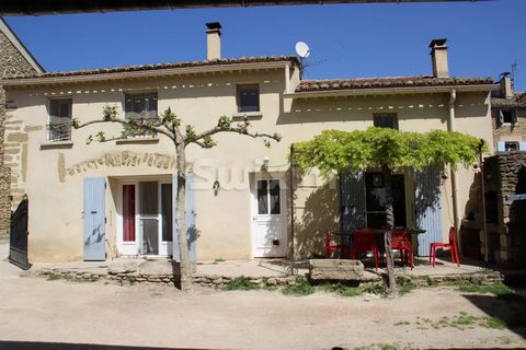 Ref458NCH, begehrter Ort in der Drôme Provençale in einem hübschen Weiler des Dorfes Colonzelle, 5 Minuten von Chamaret und 9 Minuten von Grignan entfernt, ein schönes Bauernhaus aus Stein auf einem Grundstück von 350 m2, das von Mauern umgeben ist, ...