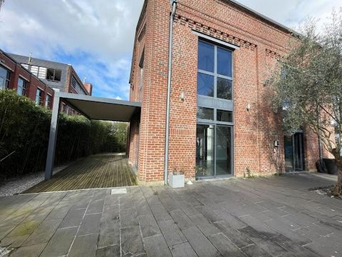 EXCLUSIVE *** Let yourself be seduced by this wonderful modern Loft near Euratechnologie. Without any work, this comfortable recessed loft with secure access would be perfect for a family or people looking for serenity and space! The neighborhood off...