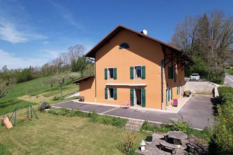 YARNS - EXCLUSIVE On a plot of land of approximately 2,100 m2, in a quiet area, very beautiful farmhouse classified as a remarkable building with a total surface area of 256.45 m² including 142.17 m² of living space, for sale. Expansion options: In R...