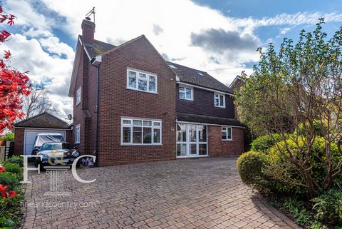 A tastefully extended hidden gem of a property that has a modern kitchen/dining sitting room that is 29' x 23'11 with a south facing landscaped garden within a short walk of Broxbourne shops, schools, Broxbourne Station and the local park which is an...