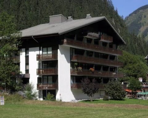 A dual aspect 3rd floor mezzanine apartment with 2 bedrooms, mezzanine and open plan living area.Located just 100m from the cable car in Chatel Linga, this apartment benefits from 2 balconies facing South and West plus a view of the Linga ski slopes....