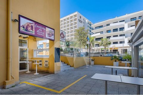 Imagine yourself with your own business 100 meters from Praia da Rocha Beach, in one of the main streets of this part of town, where hotels, services and also the residential area are located. This store is sold with the equipment you can see in the ...
