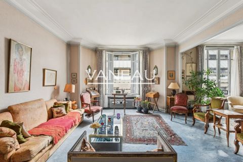 Le groupe Vaneau vous propose un appartement situé à deux pas du jardin du Luxembourg, dans un immeuble 1930 au 3eme étage avec ascenseur un appartement familial à rénover comprenant : galerie d'entrée, double séjour, salle à manger, quatre chambres,...