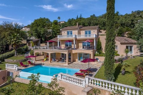 Set in landscaped grounds of 1867 m2, with stunning views over the Bay of Cannes and the Esterel mountains.This architect-designed property with 237 m2 of living space + annexes, built in 2003, was renovated in 2020 using quality materials.Ground flo...