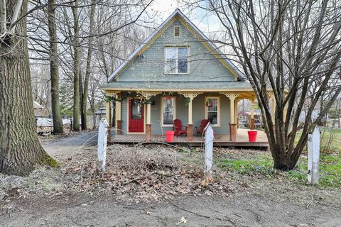 Welcome to this century-old house with a lot of character./n/rNestled in the heart of a picturesque landscape with its mature trees, its large lot of +21,000 sq. ft., its detached garage and its large in-ground pool. Located in the heart of the beaut...
