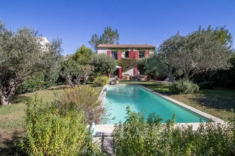 This peaceful 121 sqm character property located near Paradou and Maussane-les-Alpilles includes a spacious living/reception room opening onto a near 30 sqm terrace, a kitchen, a utility room, three spacious bedrooms (one 21 sqm), a bathroom with a w...