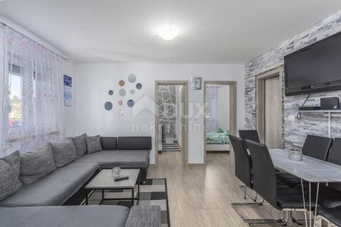 Location: Istarska županija, Novigrad, Novigrad. ISTRIA,NOVIGRAD - Apartment on the ground floor with a garden and a parking space owned by the tourist town of Novigrad-Cittanova is located on the west coast of Istria and stands out among the many Is...