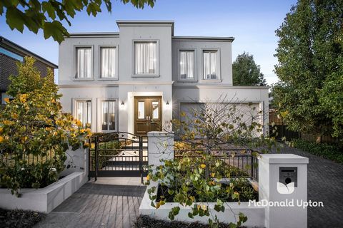Promoting elegance and sophistication with unrivalled entertaining prowess, this high-side showpiece offers a masterclass in family luxury in Aberfeldie's widely adored river precinct. Its assured stance augmented by manicured gardens, an enticing fa...